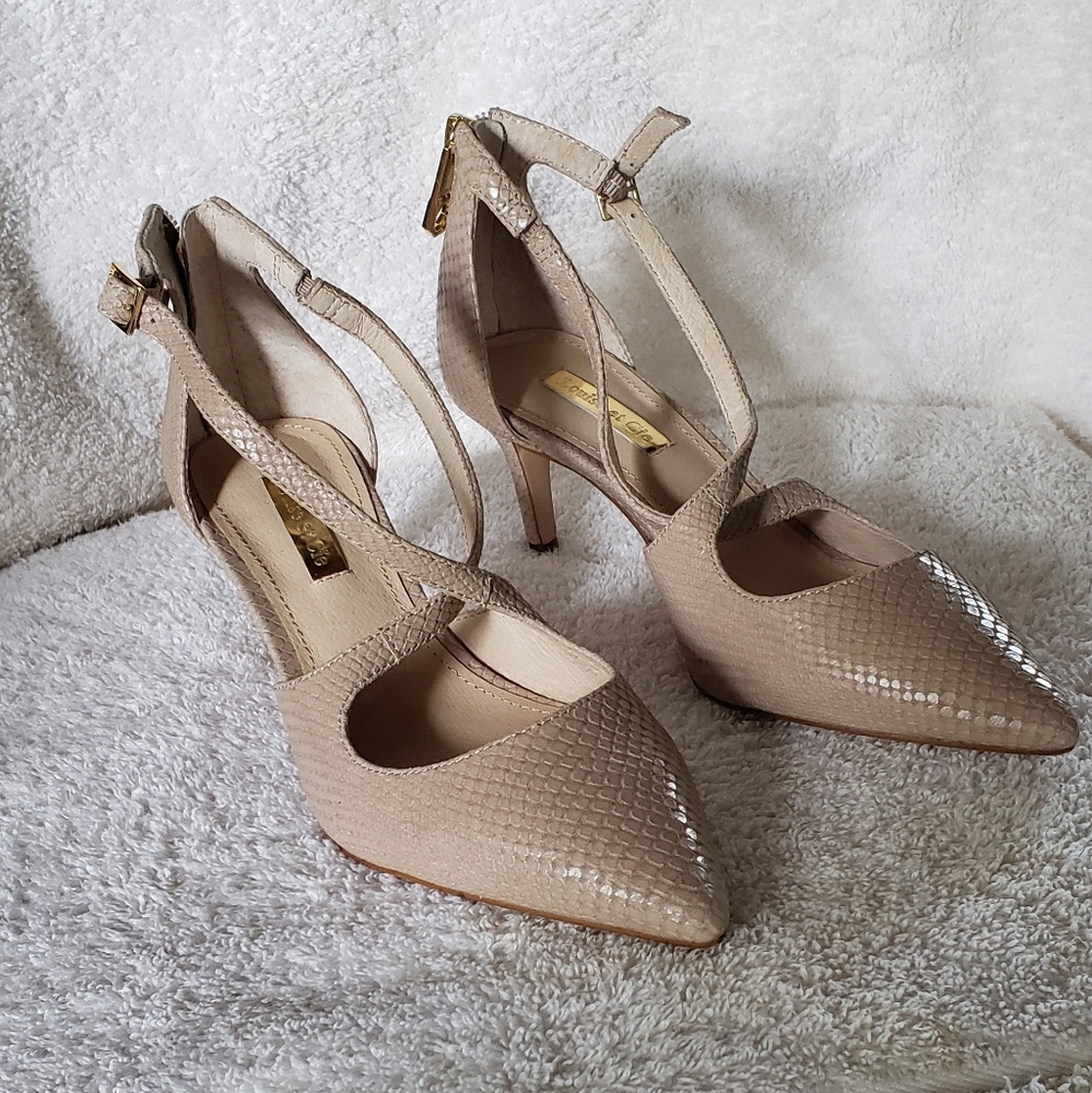 Heeled shoes